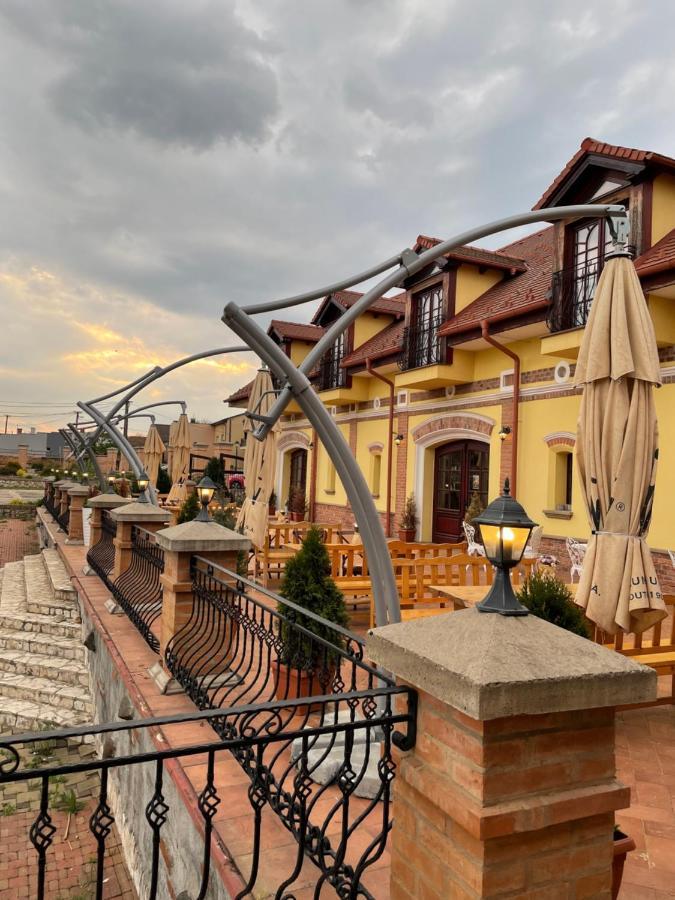 Hotel Kastely Grof Zichy à Haniska Extérieur photo